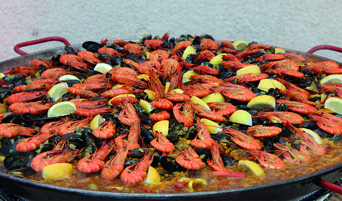 actu_0032_paella-geante-viande-fruits-de-mer.jpg
