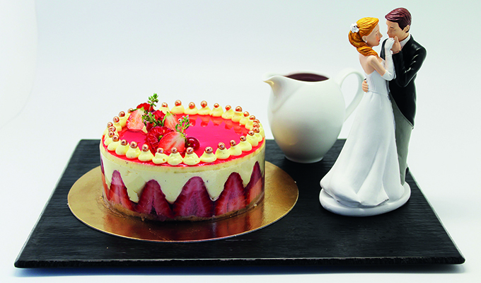 actu_0034_gateau-mariage-maries-figurines.jpg