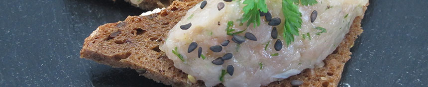 l'authentique : Tartine rustique Tartare de Fera du Leman et aneth sur pain aux cereales